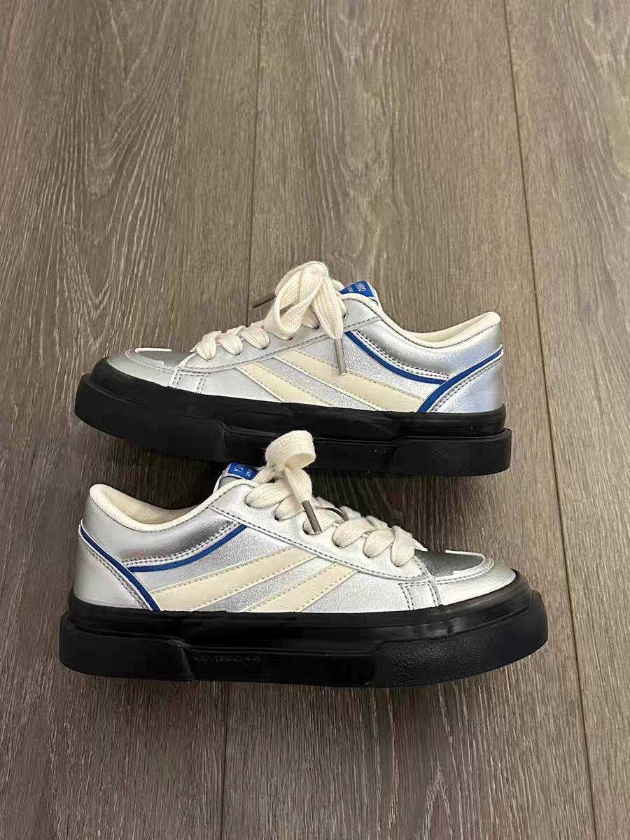Damen Modische Sneakers mit glänzendem Obermaterial und dämpfender Sohle EB