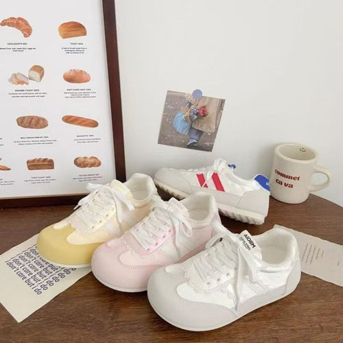 Damen Sneakers mit verspieltem Spitzendetail und atmungsaktiver Obermaterialstruktur EB
