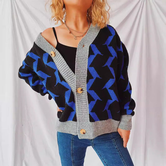 Damen Grobstrickjacke mit grafischem Muster und hochwertigen Knopfdetails EB