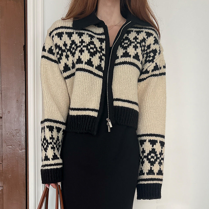 Damen Strickjacke mit floralem Muster und komfortablem Stehkragen EB