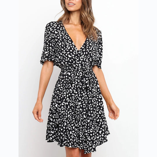 Damen Wickelkleid mit großzügigen Volant-Ärmeln und wunderschönem Animal-Print EB