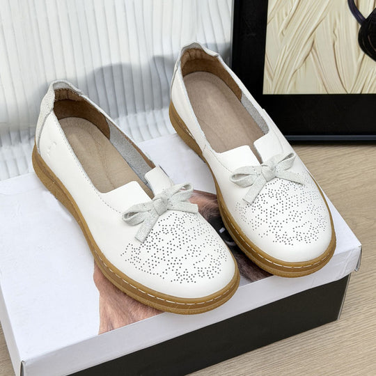 Damen Mokassin-Schuhe mit modischem Schnitt und perforierten Details EB