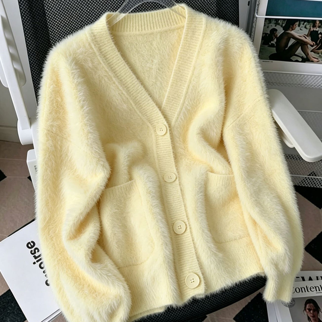 Damen Fluffy-Cardigan mit tiefem V-Ausschnitt, gerippter Knopfleiste und Eingrifftaschen EB