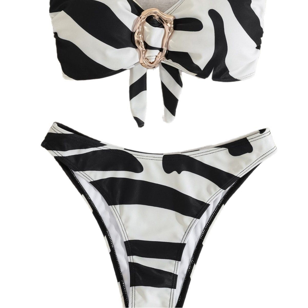 Damen Bandeau-Bikini mit modischem Schnallen-Detail und asymmetrischem Schnitt EB