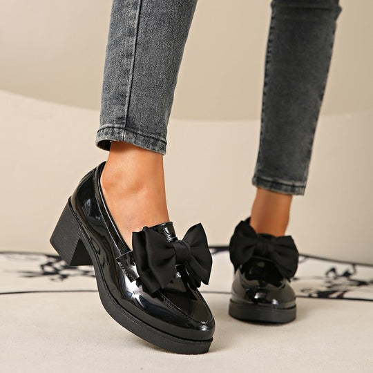 Damen Elegante Schnürschuhe mit dekorativen Schleifen und glänzendem Finish EB