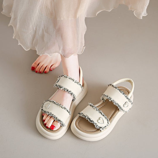Damen modische Sandalen mit elastischen Riemen und herzförmigen Akzenten EB