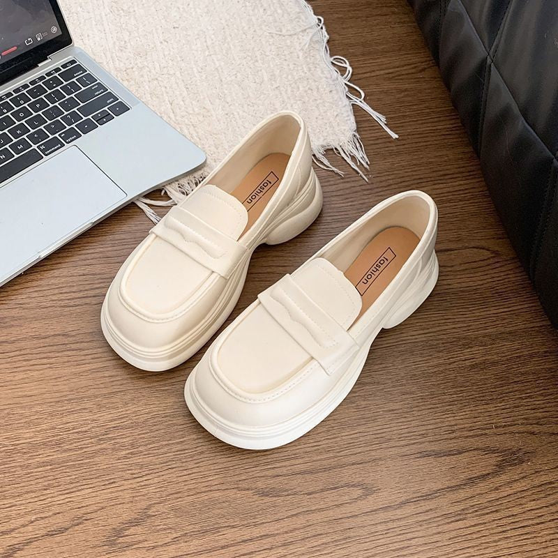 Damen modische Mokassins mit goldenen Schmuckdetails EB