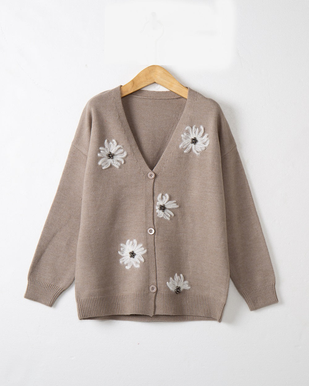 Damen Strickjacke mit floralem Motiv und eleganter Knopfleiste EB