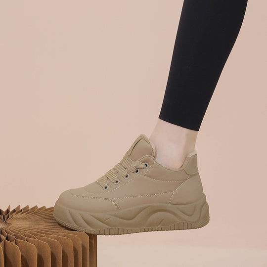 Damen Chunky Sneaker mit hochgezogenem Design und rutschfester Sohle EB