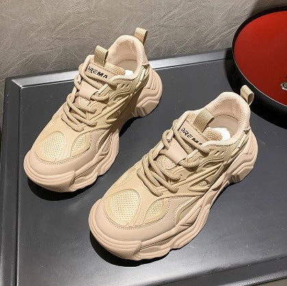 Unisex auffällige Chunky-Sneaker mit atmungsaktivem Mesh-Obermaterial, gepolsterter Fersenkammer und profiliertem Plateau-Absatz EB