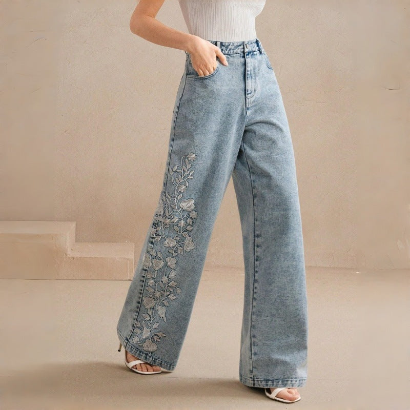 Damen Weitgeschnittene Jeans mit floralem Stickdesign EB