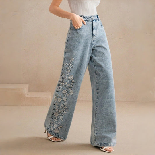 Damen Weitgeschnittene Jeans mit floralem Stickdesign EB
