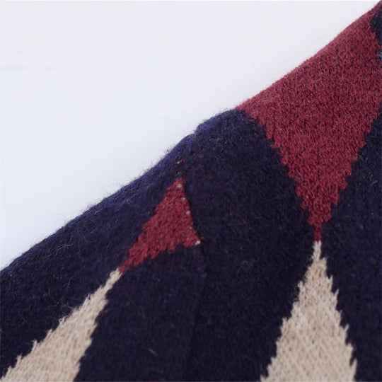 Damen gemusterte Strickjacke mit klassischen Karomotiven EB