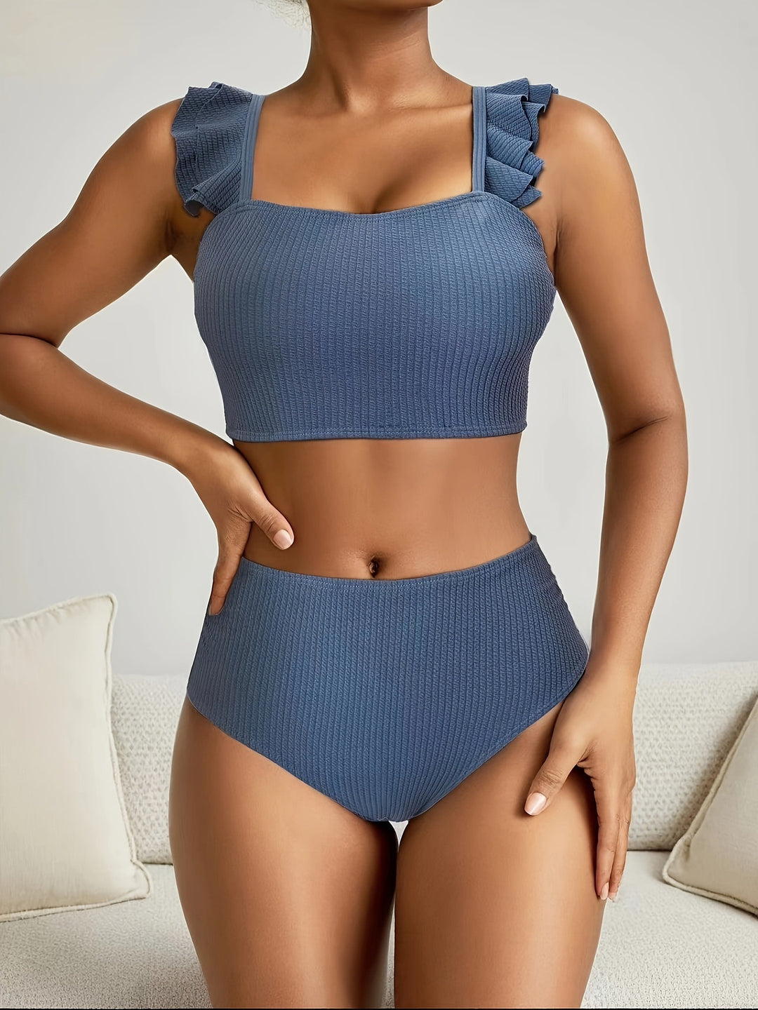 Damen Hochgeschnittenes Badeoberteil mit Rüschendetails und passendem Bikini-Unterteil EB