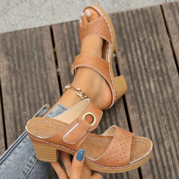 Damen modische Blockabsatz-Sandalen mit dekorativem Riemendesign EB