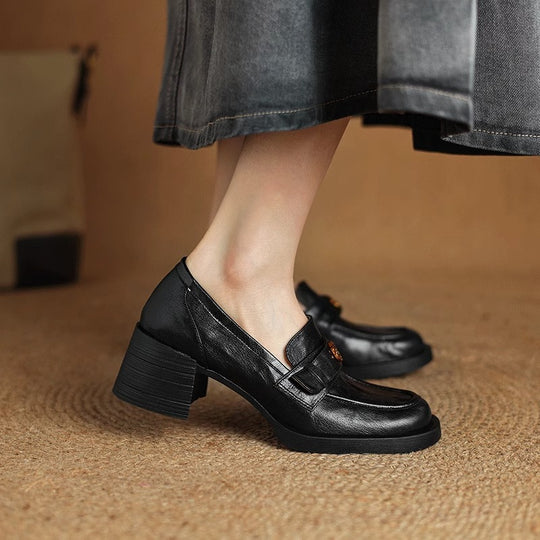 Damen Mokassins mit elegantem Riemen und hochwertigem Lederobermaterial EB