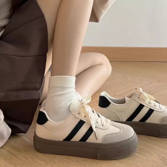 Damen Plattform Sneakers mit sportlichem Design und rutschfester Sohle EB