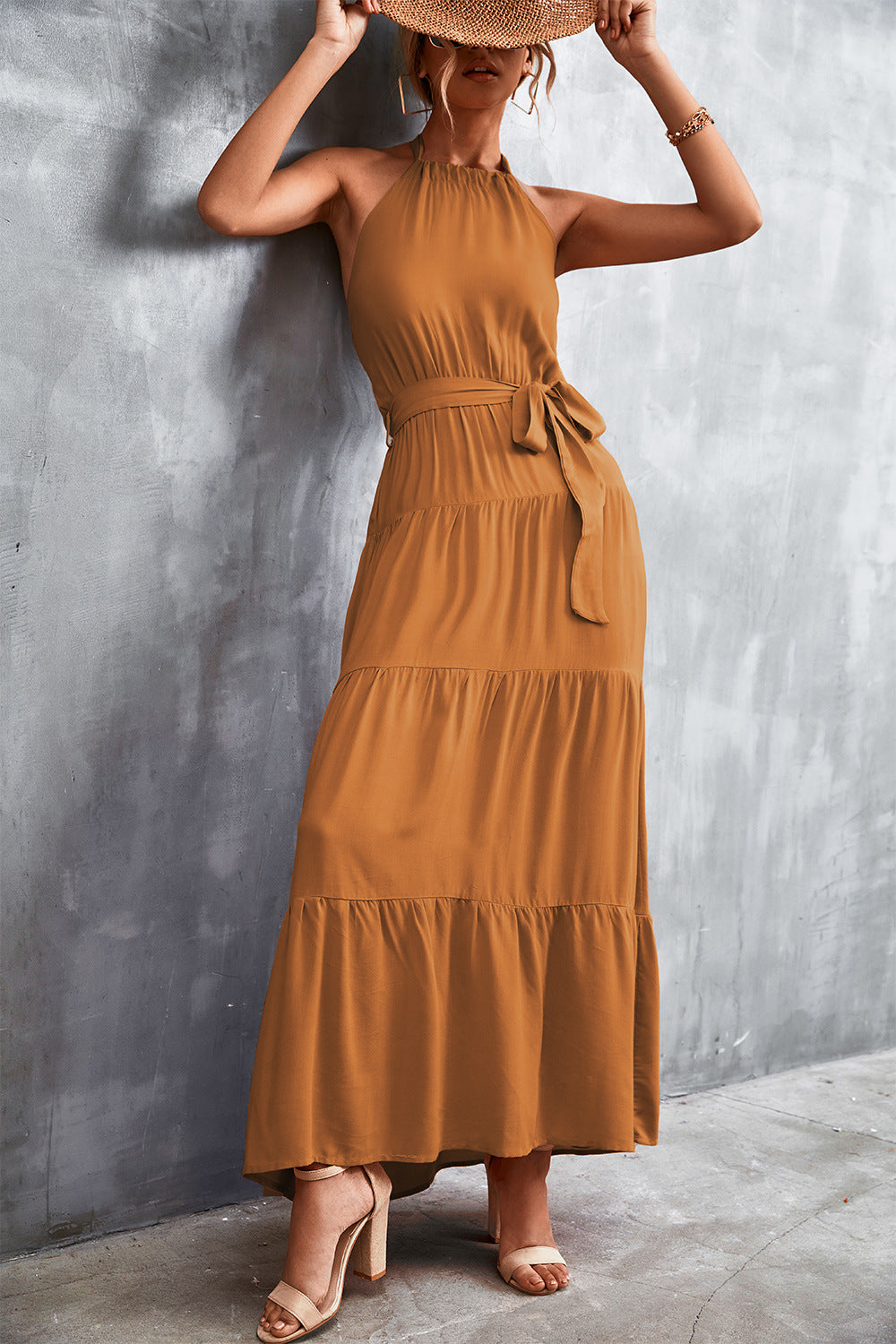 Damen Maxikleid mit schickem Halterdesign und fließendem Rock EB