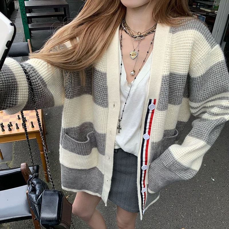 Damen lässiger Strickcardigan mit gestreiftem Muster und praktischen Taschen EB