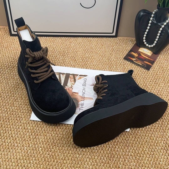 Damen Modische Stiefel mit robustem Profil und praktischer Reißverschlussöffnung EB
