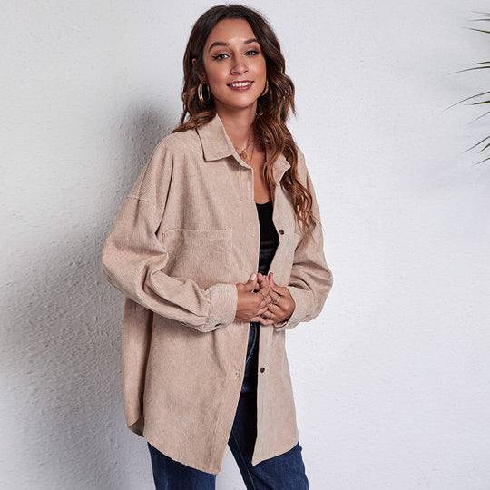 Damen Cord-Hemdbluse mit knöpfbarem Verschluss und leichtem Oversized-Schnitt EB