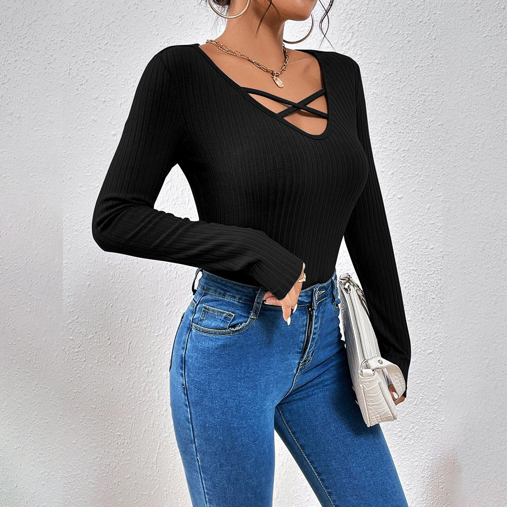Damen geripptes Langarmshirt mit gekreuztem V‑Ausschnitt, ausgestellten Manschetten und figurbetonter Stretch-Passform Eichborn Berlin