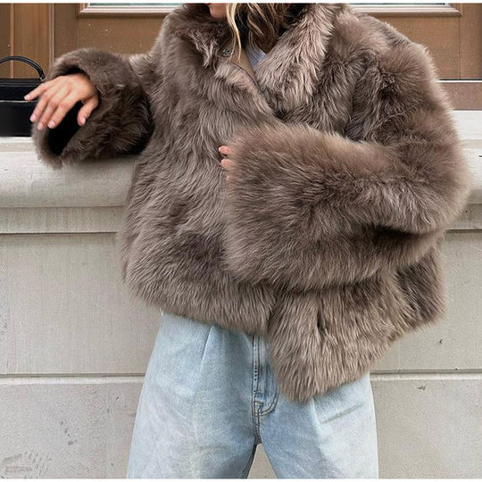 Damen Kuschelige Kunstfelljacke mit voluminösem Kragen EB