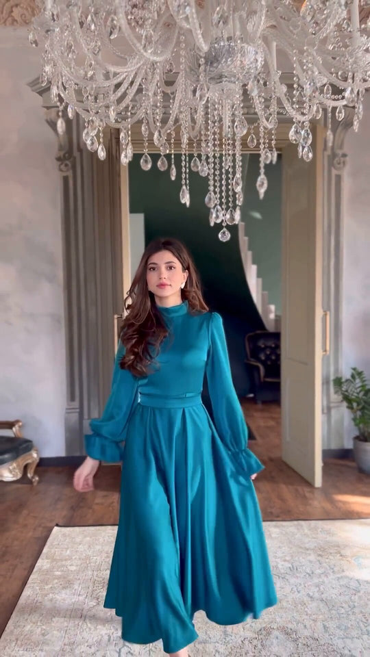 Damen Fließendes Abendkleid mit eleganten Puffärmeln und hohem Kragen EB