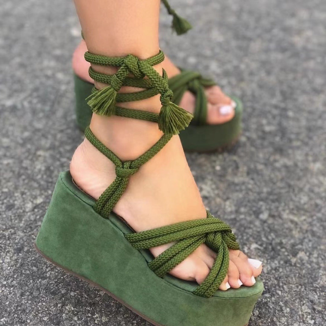 Damen Wedge-Sandalen mit verstellbarem Schnürdesign und eleganten Quasten EB