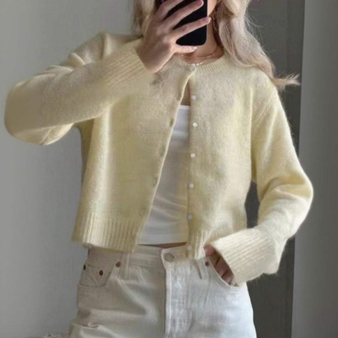 Damen nan kurzgeschnittene Kuschelstrick-Cardigan mit Rundhalsausschnitt und Perlmuttknöpfen EB