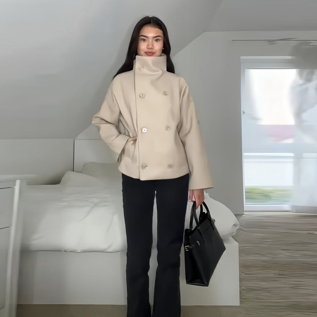 Damen Modische oversized Jacke mit hohem Kragen und dekorativen Knopfdetails EB