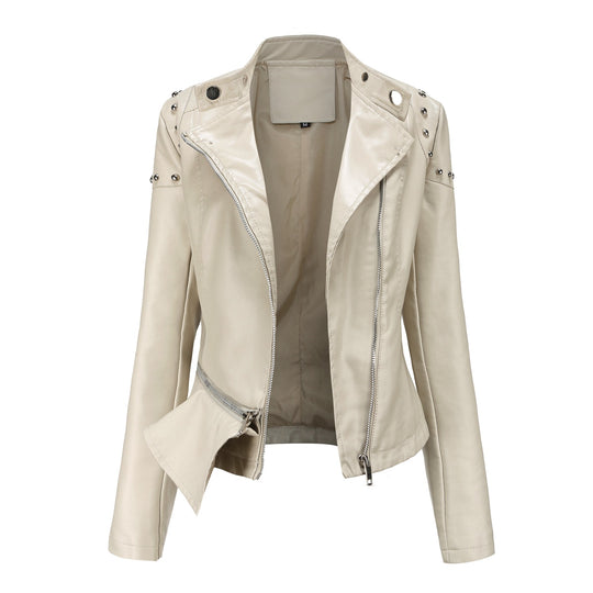 Damen nan asymmetrische Kunstleder-Bikerjacke mit Nietenapplikation und tailliertem Schößchen EB