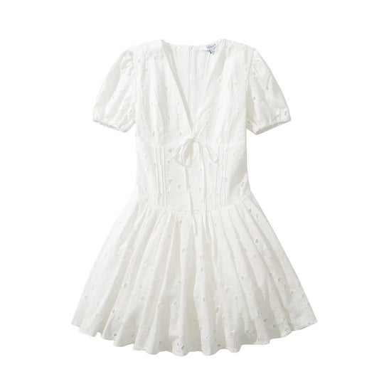 Damen Sommerkleid mit zarter Stickerei und voluminösem Rock EB