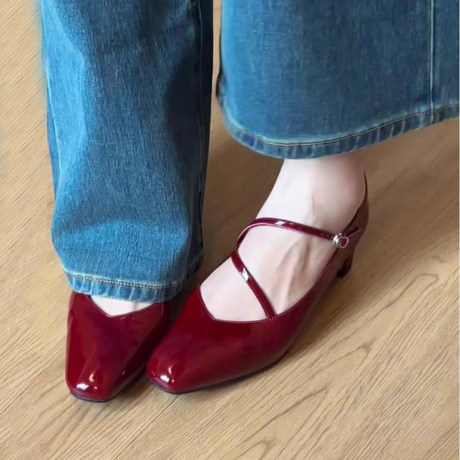 Damen Ballerinas mit elegantem Kreuzriemen und hochglänzender Oberfläche EB