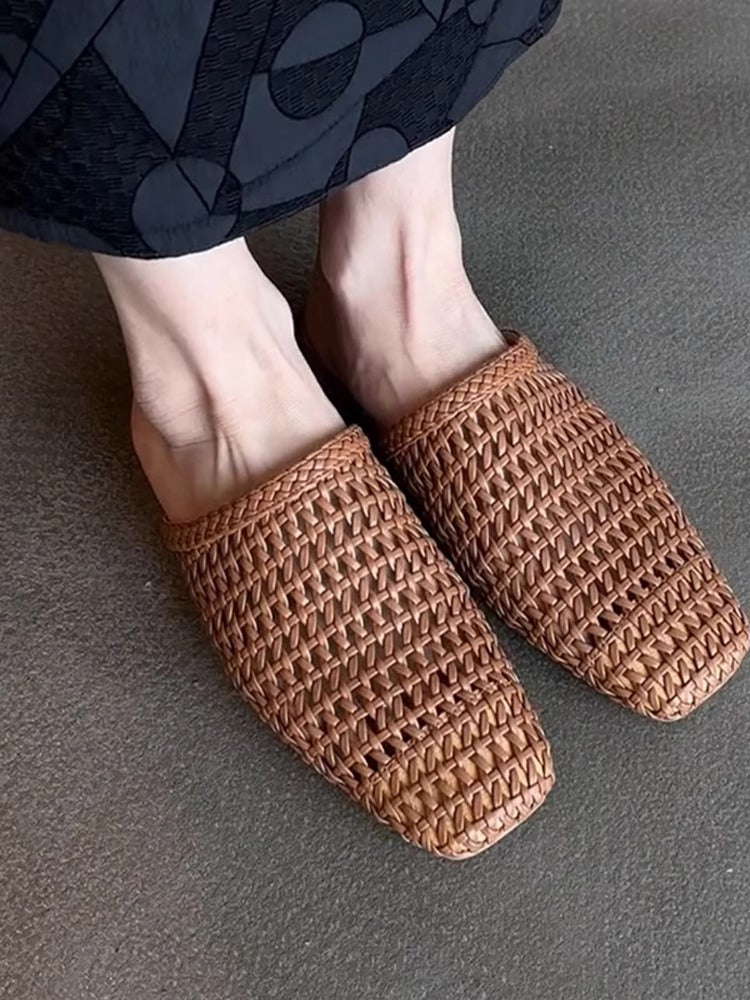 Damen Bequeme, handgewebte Pantoletten in modernem Design EB