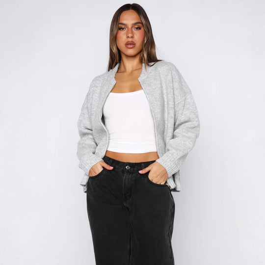 Damen Strickjacke mit kurzem Schnitt und sportlichem Reißverschluss EB