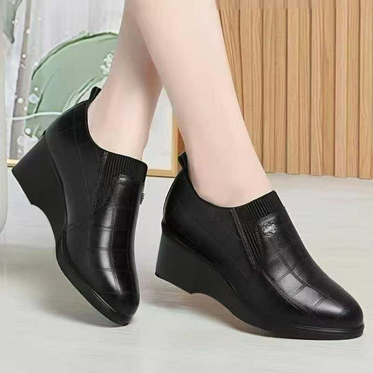 Damen Komfortable Wedge-Stiefeletten mit elegantem Design und elastischen Einsätzen EB