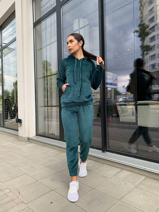 Damen Samt-Loungewear-Set mit kurz geschnittener Kapuzenjacke und Kordelzug-Jogginghose EB