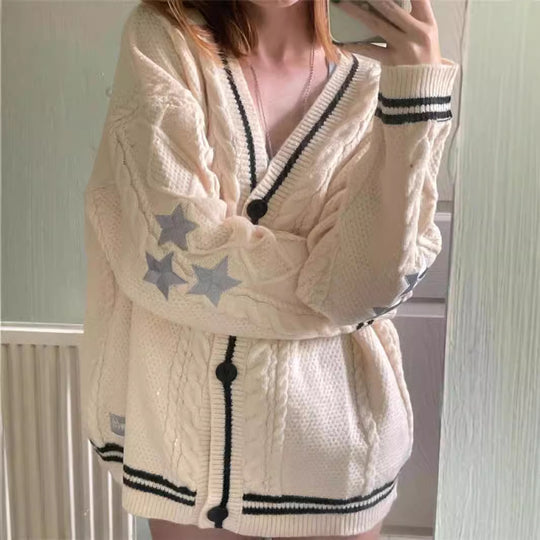 Damen nan oversized Zopfmuster-Cardigan mit V-Ausschnitt, Knopfleiste und Sternapplikationen EB