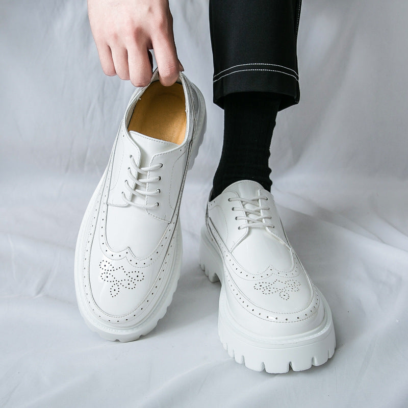 Damen Plateau-Brogue Derby mit markanter Profilsohle und Lacklederoptik EB