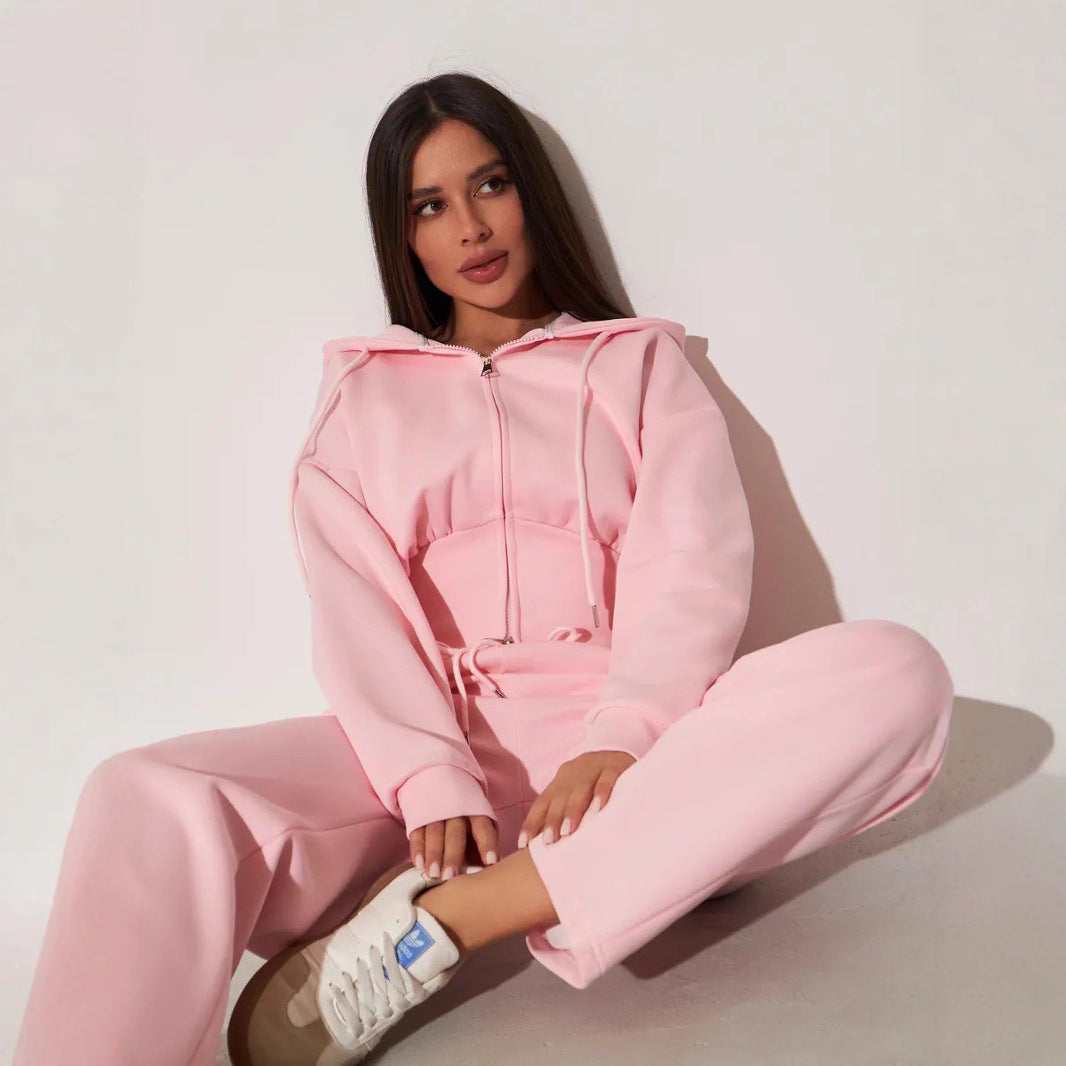 Damen kurzes Kapuzen-Zipshirt mit tailliertem Tunnelzug und weit geschnittene High-Waist-Loungehose Eichborn Berlin