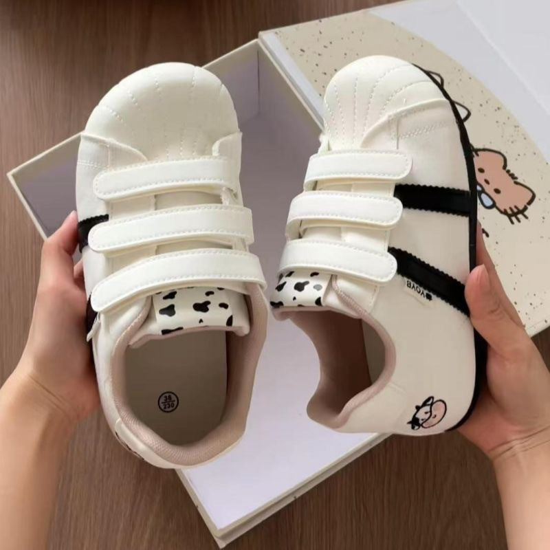 Damen Kindersportschuhe mit verstellbaren Klettverschlüssen und verspieltem Design EB