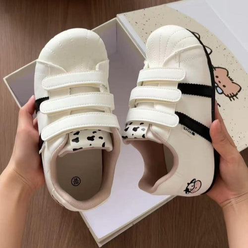Damen Kindersportschuhe mit verstellbaren Klettverschlüssen und verspieltem Design EB
