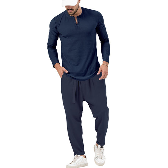 Herren lässiges Langarm-Henley-Shirt kombiniert mit eleganter Jogginghose EB