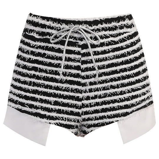 Damen modische Shorts mit innovativem Schnitt und trendigen Kontrastakzenten EB