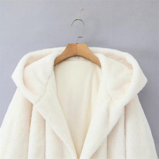 Damen Kapuzenjacke aus kuscheligem Material mit taillierbarem Gürtel und praktischen Taschen EB