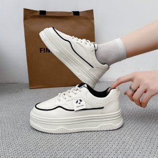 Damen Modische Plateau-Sneaker mit dekorativen Akzenten EB