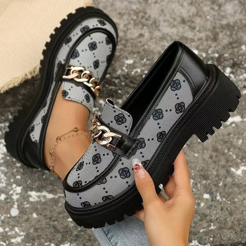 Damen Modische Loafers mit floralem Motiv und glänzenden Kettenakzenten EB