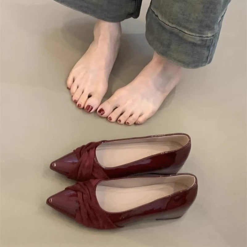 Damen spitze Pumps mit kunstvollem Knoten aus feinem Satin EB
