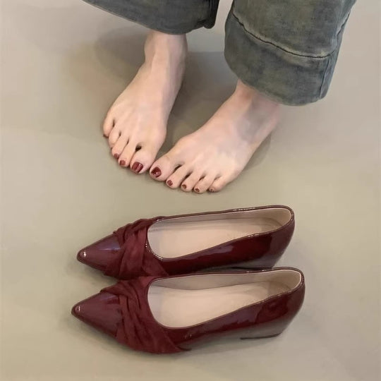 Damen spitze Pumps mit kunstvollem Knoten aus feinem Satin EB